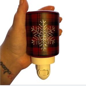 Scentsy Vintage Red and Black Plaid Snowflake Plug-In. NWOT.